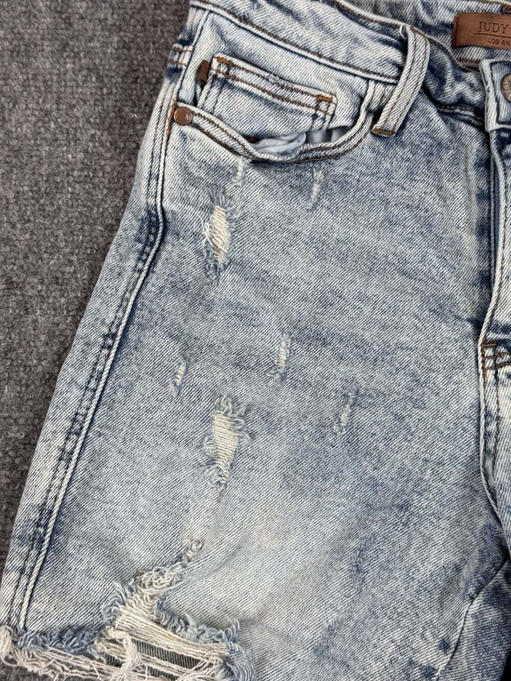 Judy Blue Women’s Light Wash Distressed High Rise Stretch Denim Shorts S - Picture 6 of 11